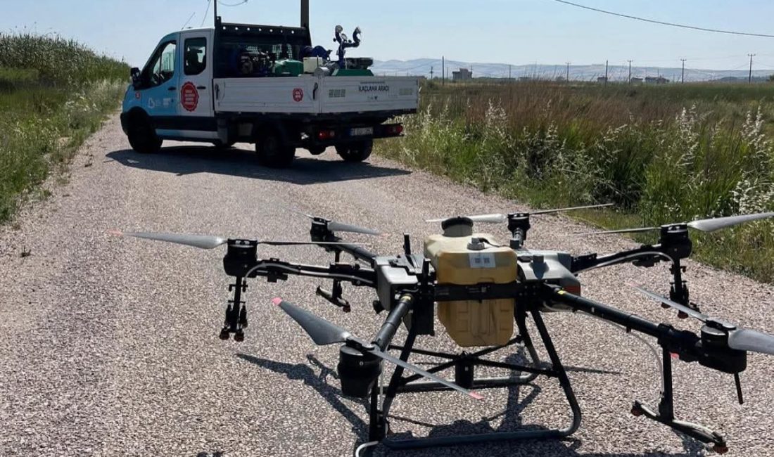 Gönen’de sivrisinekle mücadelede teknoloji desteği Balıkesir Büyükşehir Belediyesi, Gönen’in sazlık alanlarında drone destekli larva ilaçlaması