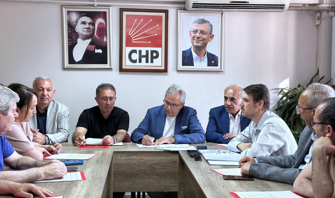 CHP Bandırma Meclis Grubu, toplantı öncesi bir araya geldi Bandırma Belediye Başkanı Dursun Mirza, Haziran ayı belediye meclis toplantısı