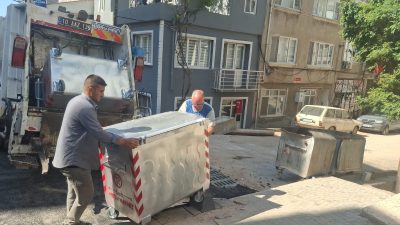 Erdek Belediyesi tarafından ilçe genelinde kullanım ömrünü tamamlayan çöp konteynerleri