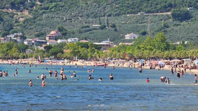 Yükseköğretim Kurumları Sınavı’nın sona ermesinin ardından Erdek’in sahil beldelerinde yaz