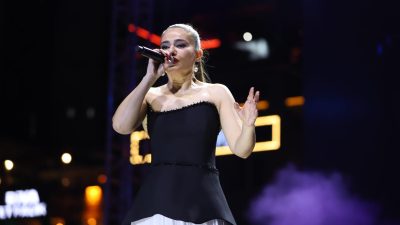 Festival kapsamında Bandırmalılar ile bir araya gelen Sanatçı Derya Bedavacı,