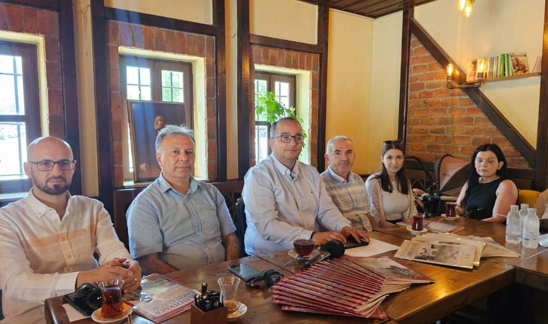 Bandırma’nın hafızası ikinci kez raflarda Eğitim-İş ve Bandırma Tarih Kulübü’nün ortak çalışmasıyla hazırlanan “Bandırma Tarih