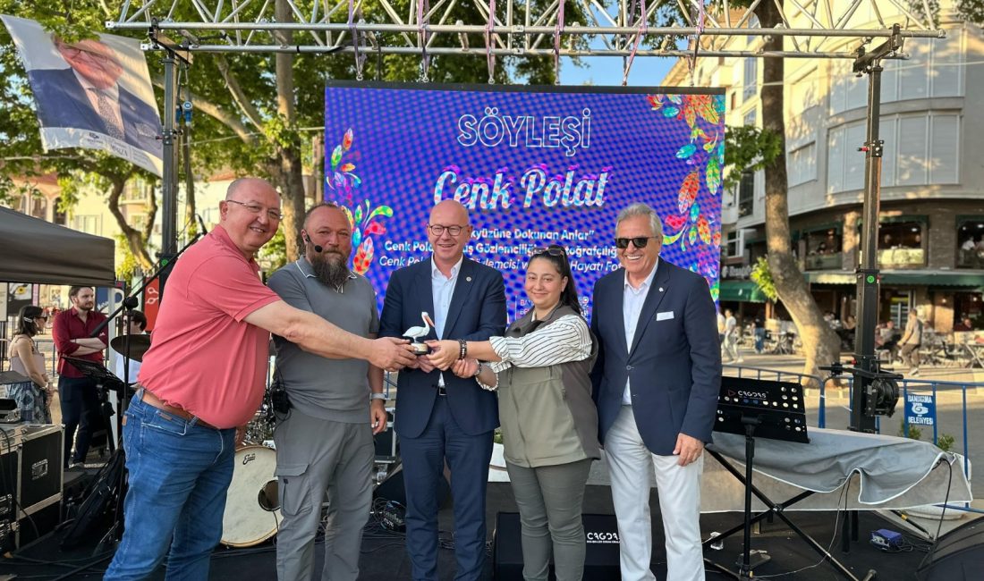 Doğanın sessiz tanıkları Bandırma’da konuşuldu Festival kapsamında düzenlenen “Gökyüzüne Dokunan Anlar” söyleşisinde, kuş gözlemciliği ve