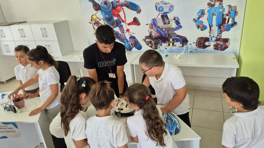 ‘Kardeşim İcat Çıkar-ma’ projesi ile minikler üretime katıldı Balıkesir’de meslek lisesi öğrencileri ile ilkokul öğrencilerini bir araya getiren