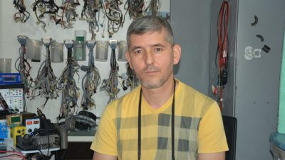 25 yıldır esnaflık yapan Bora Akçıl, son yıllardır robot süpürge