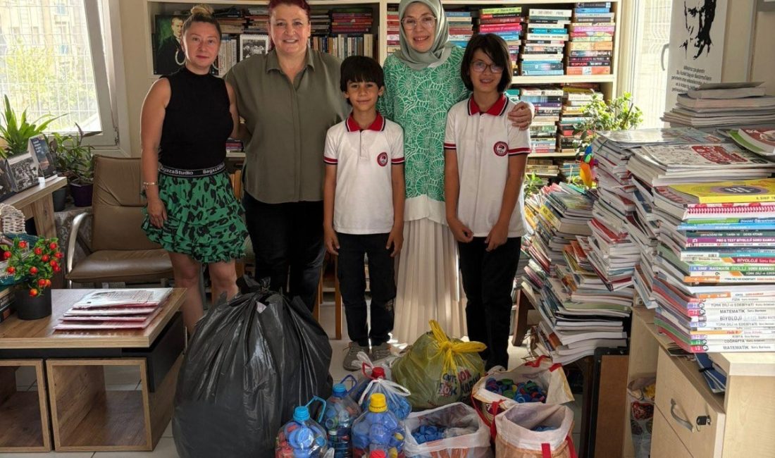 Bandırmalı ilkokul öğrencileri, örnek bir çalışma yaparak plastik kapak toplayarak