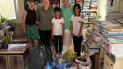 Bandırmalı ilkokul öğrencileri, örnek bir çalışma yaparak plastik kapak toplayarak