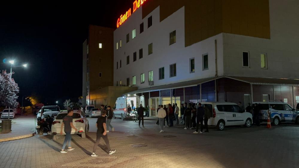Motosikletli çocuklar çarpıştı: 1 ölü, 1 ağır yaralı Gönen’de motosikletlerin çarpıştığı kazada sürücülerden 16 yaşındaki çocuk hayatını kaybederken,