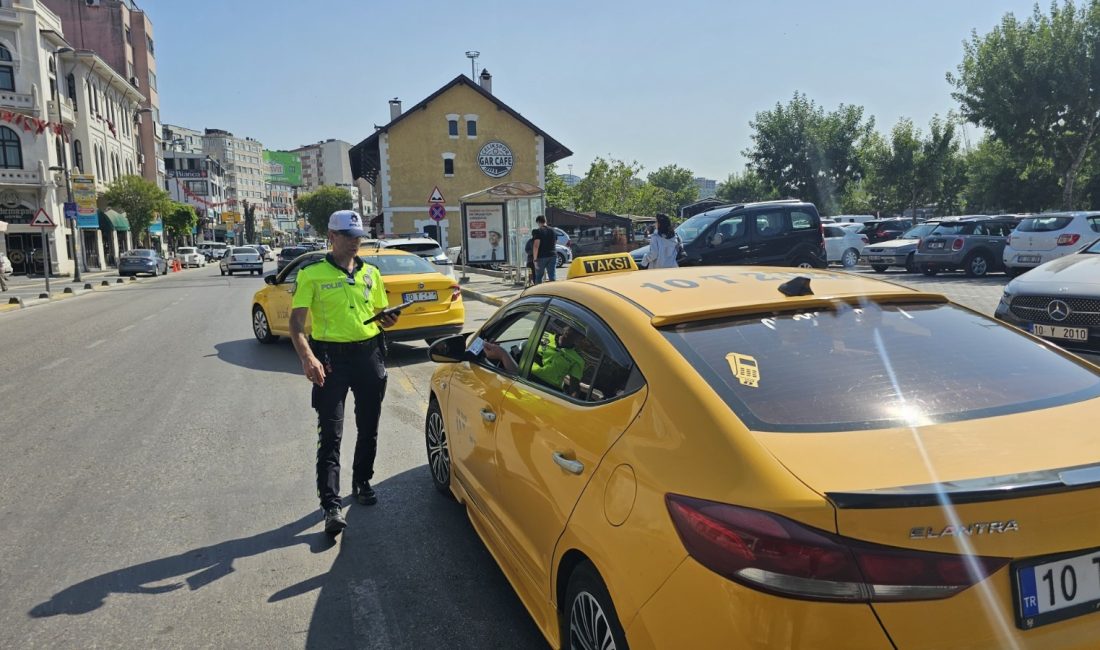 Bandırma İlçe Emniyet Müdürlüğü Trafik Büro Amirliği, şehir merkezinde ticari
