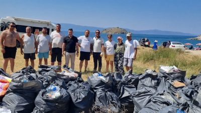 Erdek Belediyesi ekipleri, Kapıdağ Yarımadası’nın gözde bölgelerinden Küçükova’da gerçekleştirdiği temizlik