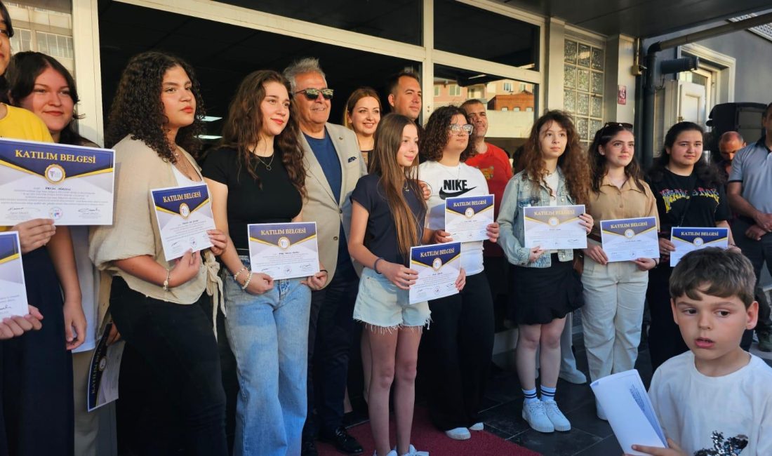 Sanatın kanatları göklerde açıldı Bandırma’da faaliyet gösteren Çizgi Sanat Atölyesi’nin, Kuşcenneti temalı karma resim