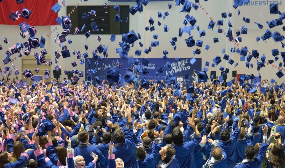 Bandırma 2024-2025 mezunlarını geleceğe uğurladı Bandırma Onyedi Eylül Üniversitesi’nde 2024-2025 mezuniyet törenleri üç farklı programla