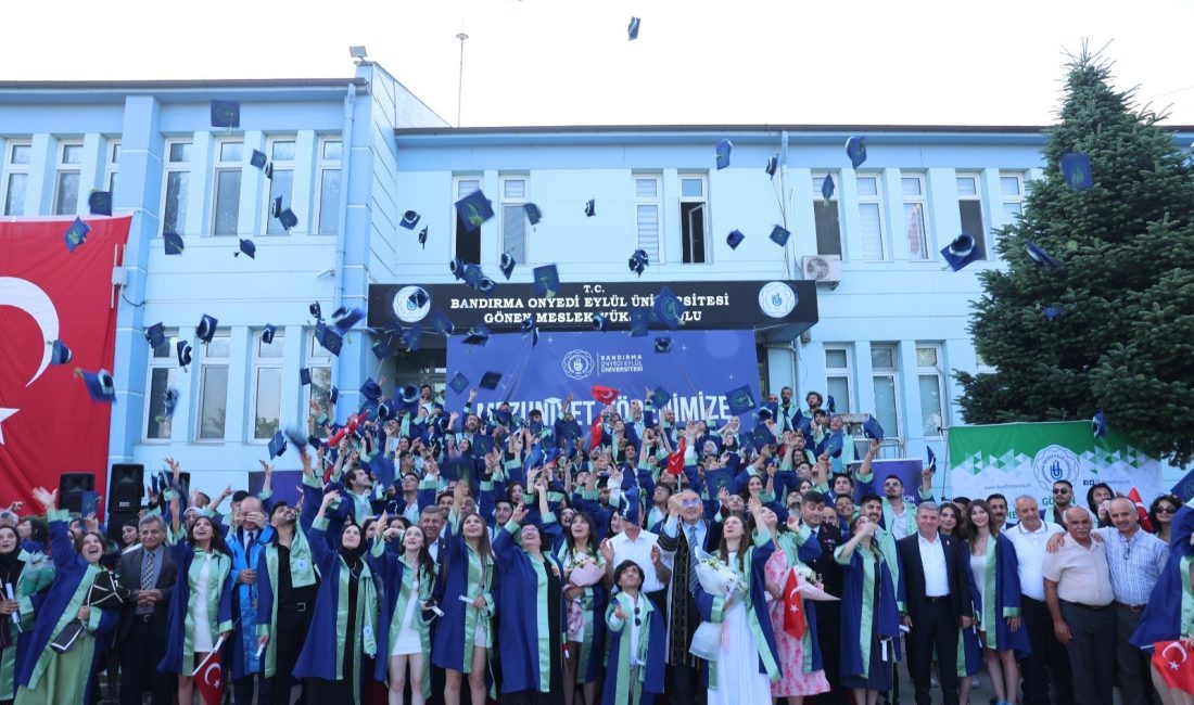 Bandırma Onyedi Eylül Üniversitesi Gönen Meslek Yüksekokulu’nda öğrencilerin mezuniyet töreni