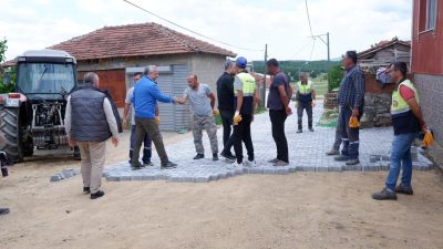 Susurluk Belediye Başkanı Hakan Yıldırım Semizel, Reşadiye Mahallesi’nde yürütülen yol