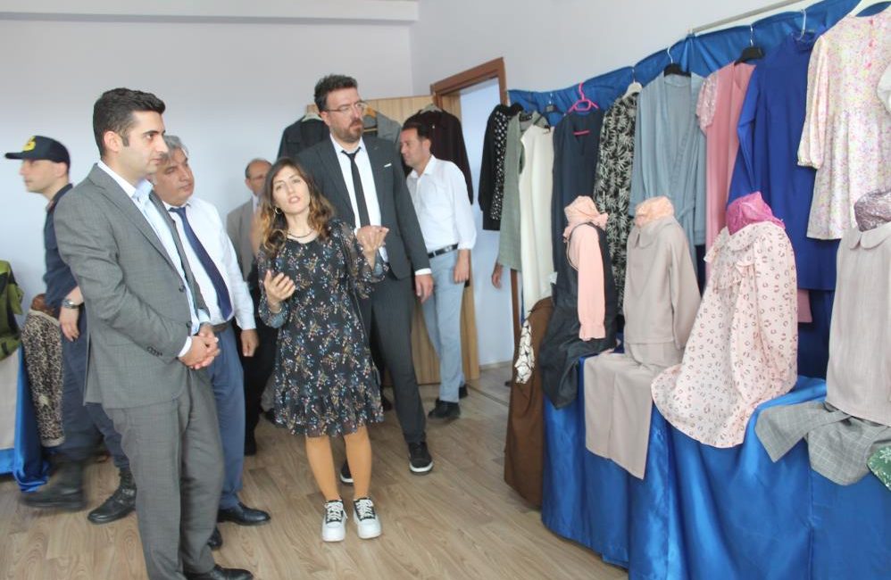 Manyas Halk Eğitim Merkezi’nden yıl sonu sergisi Manyas Halk Eğitim Merkezi Müdürlüğü tarafından Hayat Boyu Öğrenme Haftası