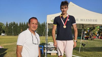 Bursa Sukaypark’ta düzenlenen triathle yarışlarında Bandırmalı sporcular dereceye girerek madalyalar