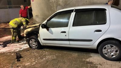 Kayıkçı Mahallesi’nde meydana gelen araç yangını, itfaiye ekiplerinin hızlı müdahalesiyle