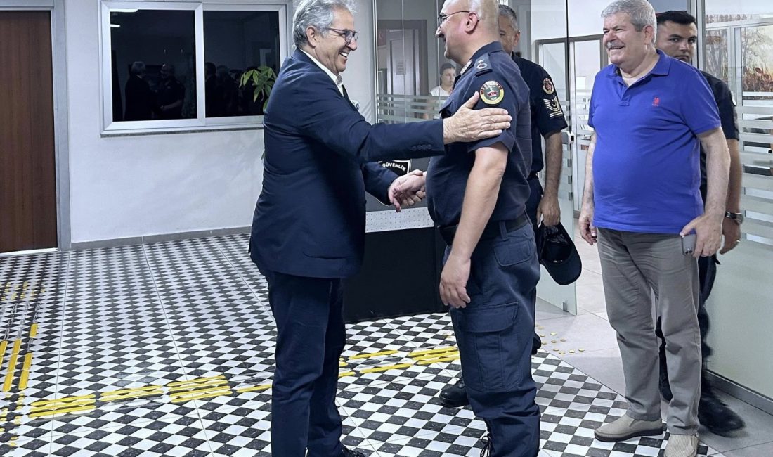 Komutan Tunç, Başkan Mirza’ya yeni görev yeri öncesi veda etti Görev yeri değişen Bandırma İlçe Jandarma Komutanı Binbaşı Ahmet Tunç,
