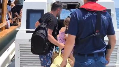 Gezi teknesinde yaralanan 1 kişi Sahil Güvenlik ekiplerince tahliye edilerek