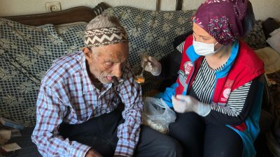 Balya Kaymakamlığı, günlük yaşamda zorluk çeken vatandaşlara yönelik başlattığı “Vefa