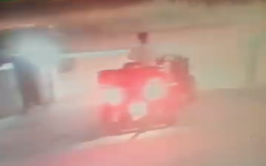 Bandırma’da ATV hırsızlığı: Demir kapıyı kırarak kaçtı Bandırma’da gece saatlerinde yaşanan ATV hırsızlığı, güvenlik kameralarına yansıdı. Edinilen