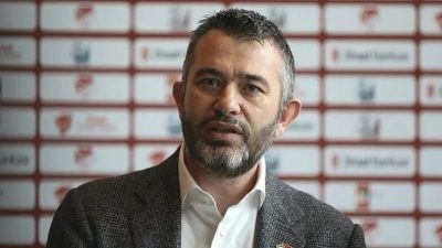 Bandırmaspor Onursal Başkanı Onur Göçmez, yaklaşık sekiz yıldır sürdürdüğü görevine
