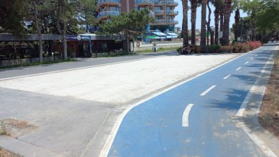 Erdek sahilinde Rüyam Motel önünde bulunan çocuk oyun parkı ve