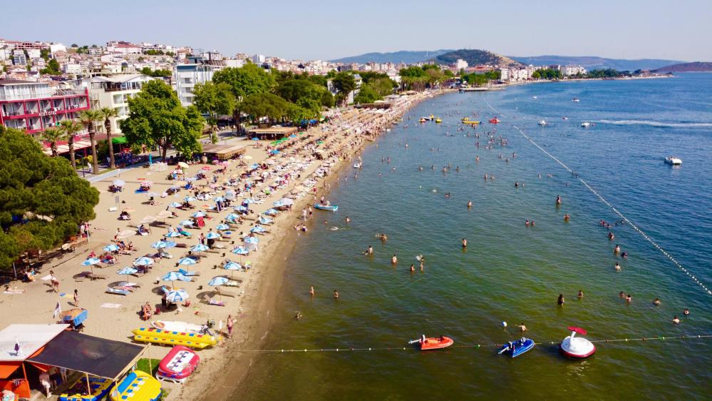 Marmara Denizi’ne kıyısı olan Erdek ilçesi, yaz sezonunu bayram ile