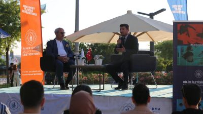 Bandırma Onyedi Eylül Üniversitesi tarafından Cumhuriyet Meydanı’nda düzenlenen söyleşide, müsilajın