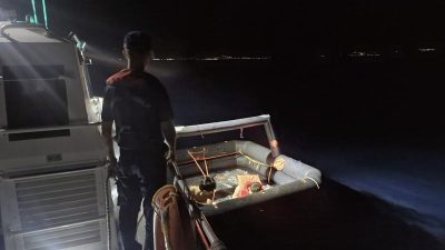 Ayvalık  açıklarında can salı içinde Yunanistan unsurlarınca Türk karasularına geri