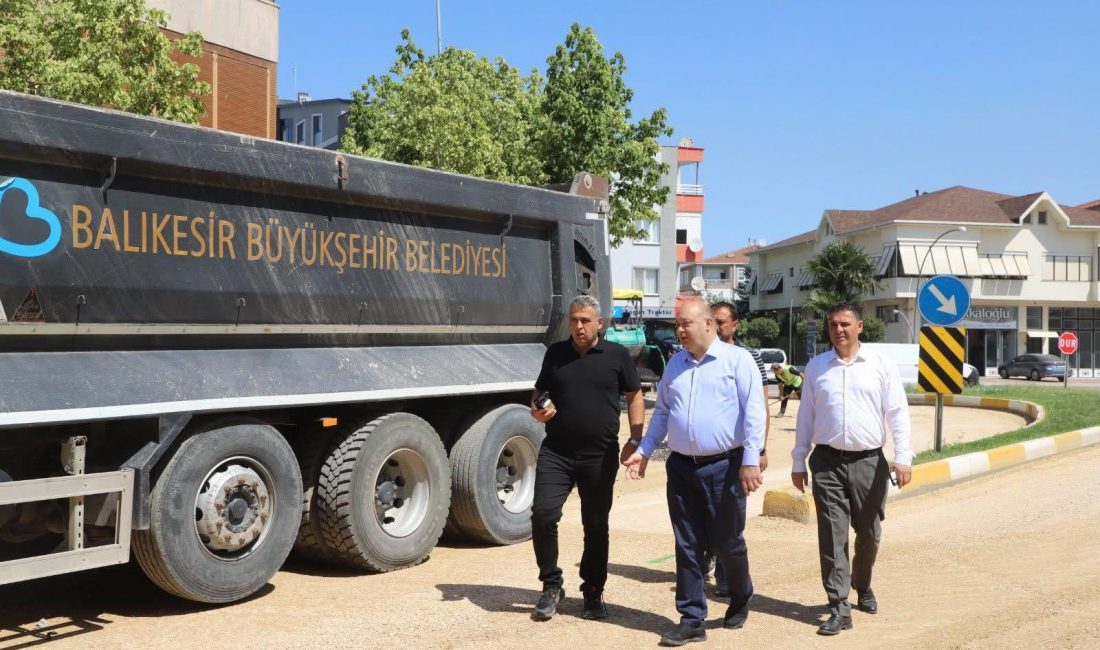Gönen’de Kızılay Caddesi Modernleşiyor Gönen Belediye Başkanı İbrahim Palaz, Kızılay Caddesi’nde devam eden sıcak