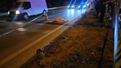  Bandırma ‘da meydana gelen trafik kazasında 83 yaşındaki kadın, yolun