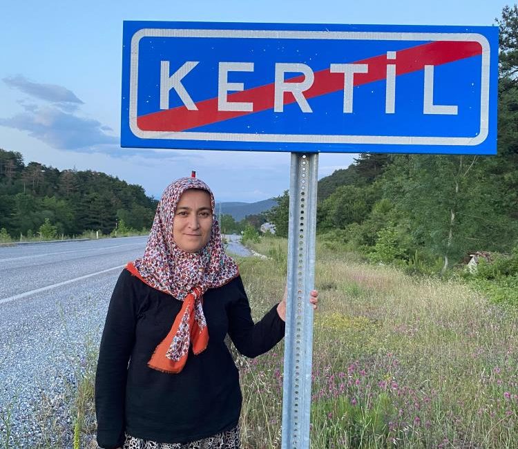 Sındırgı Kertil’de kadın muhtar adayı kazandı Kertil Mahallesi’nde yapılan ara seçimde Ayşe Demir, yeni muhtar seçildi.