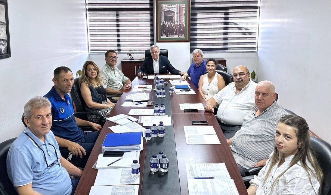 Pazarcı esnafının talepleri komisyon gündeminde Bandırma Belediyesi’nde düzenlenen toplantıda pazarcı esnafının talepleri ve pazaryerindeki yapısal