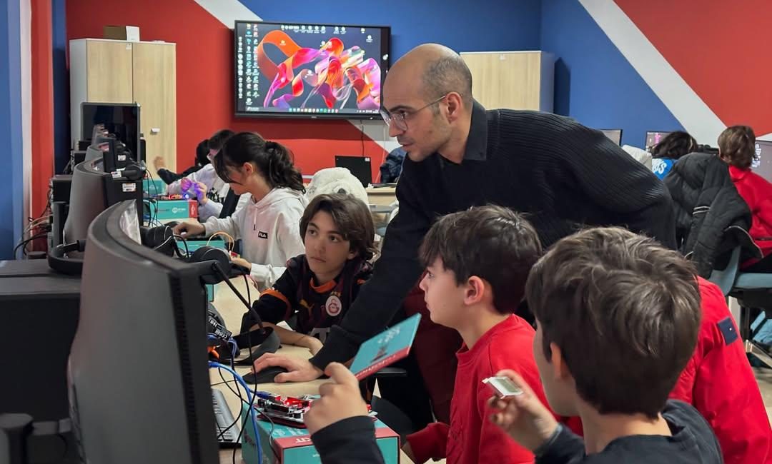Bandırma’da ücretsiz teknoloji eğitimi için son başvuru 27 Haziran Balıkesir Büyükşehir Belediyesi’nin öğrencilere yönelik teknoloji eğitim programı TECH10’un Bandırma