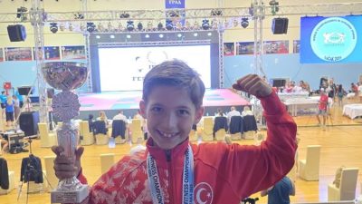 Balıkesir Burhan Erdayı İlkokulu 3. sınıf öğrencisi Emrah Şenay, başarıdan