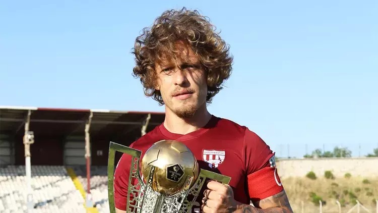 Bandırmaspor tarihinde hem futbolcu hem yönetici olarak görev alan Erkan