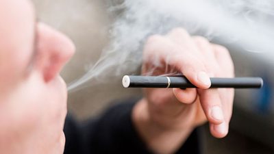 ABD’de 3 yıl boyunca elektronik sigara kullanan 17 yaşındaki bir