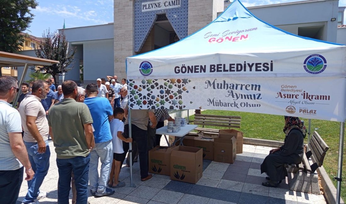 Gönen Belediyesi’nden vatandaşlara aşure ikramı Gönen Belediye Başkanı İbrahim Palaz, Muharrem ayı dolayısıyla düzenlenen aşure