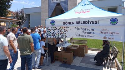 Gönen Belediye Başkanı İbrahim Palaz, Muharrem ayı dolayısıyla düzenlenen aşure