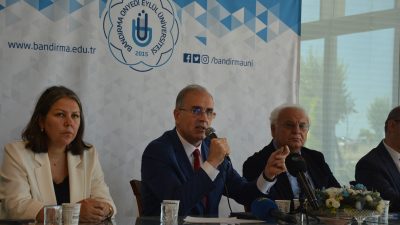 Bandırma Onyedi Eylül Üniversitesi Rektörü Prof. Dr. İsmail Boz, düzenlediği