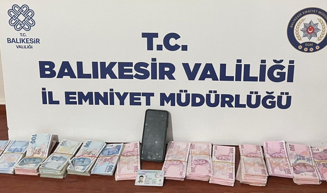 Bandırma’da 1 milyonluk dolandırıcılık girişimine suçüstü Bandırma’da bir vatandaşı hedef alan dolandırıcılar, Emniyet güçlerinin başarılı operasyonuyla