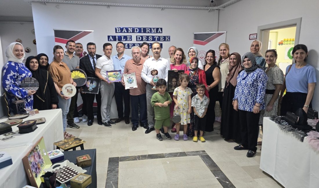 Bandrma’da ADEM Kursiyerlerinden El Emeği Sergisi ADEM’de eğitim alan kursiyerlerin yıl boyunca hazırladığı ürünler sergilenmeye başlandı.