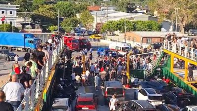 Marmara Adası açıklarında makine dairesinde yangın çıkan feribot, yürütülen başarılı
