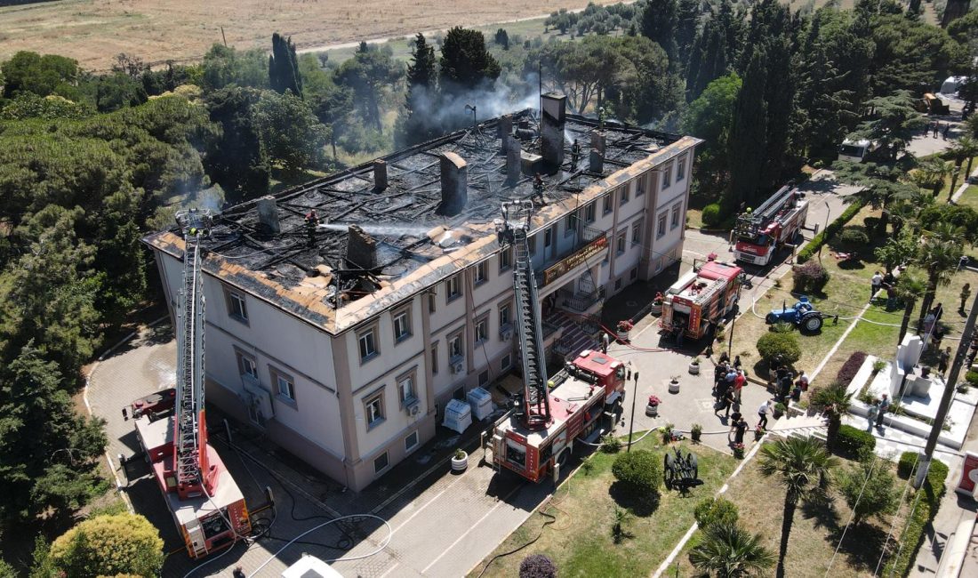 Bandırma’da Koyunculuk Araştırma Enstitüsü’nün çatısında yangın paniği Bandırma’da bulunan Koyunculuk Araştırma Enstitüsü Müdürlüğü’nün idari binasının çatı katında