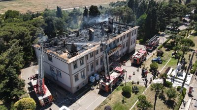 Bandırma’da bulunan Koyunculuk Araştırma Enstitüsü Müdürlüğü’nün idari binasının çatı katında