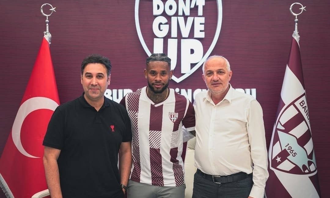 Leandro Bacuna Bandırmaspor’da Premier Lig tecrübesiyle tanınan Leandro Bacuna, Bandırmaspor’la anlaşma sağladı. Kulüp,