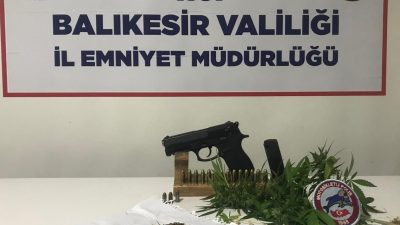 Bandırma’da gerçekleştirilen şok asayiş uygulamasında aranan 17 şahıs yakalanırken, ruhsatsız