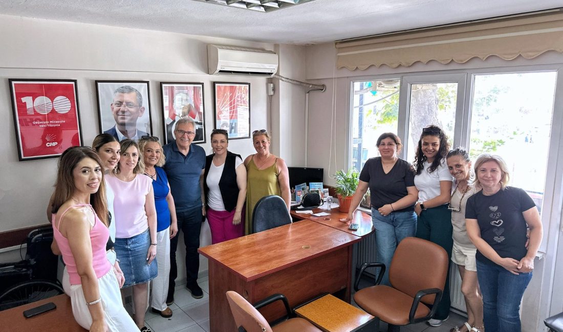 Başkan Mirza’dan CHP Kadın Kolları’na ziyaret CHP Bandırma İlçe Kadın Kolları Başkanı Filiz Özdemir, Belediye Başkanı