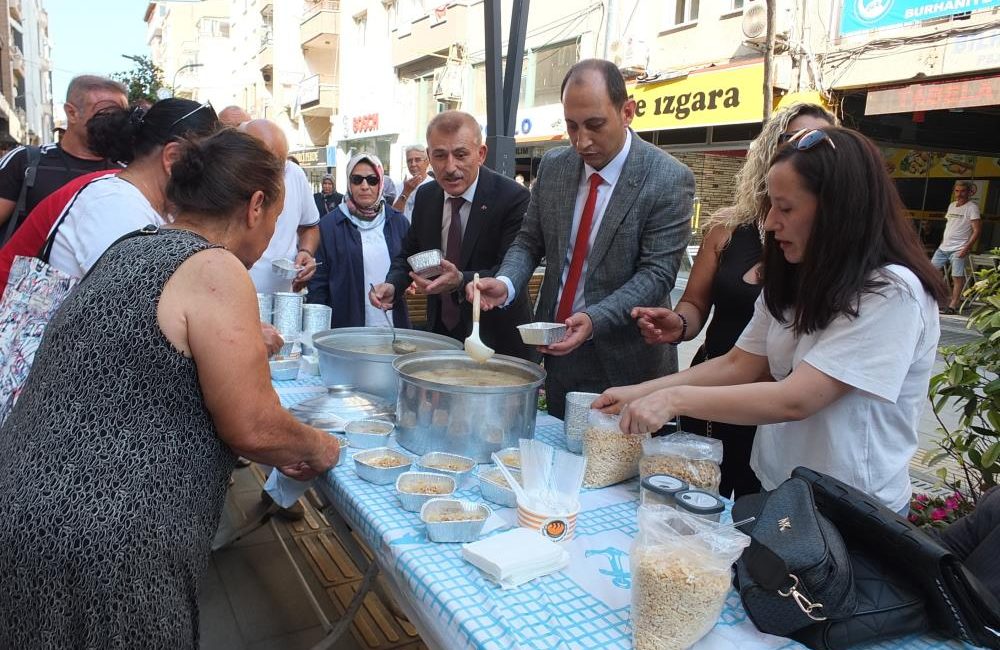 Balıkesir’de MHP’nin aşure hayrı ilgi gördü MHP İlçe Başkanlığı ile Ülkü Ocağının düzenlediği geleneksel aşure hayrı